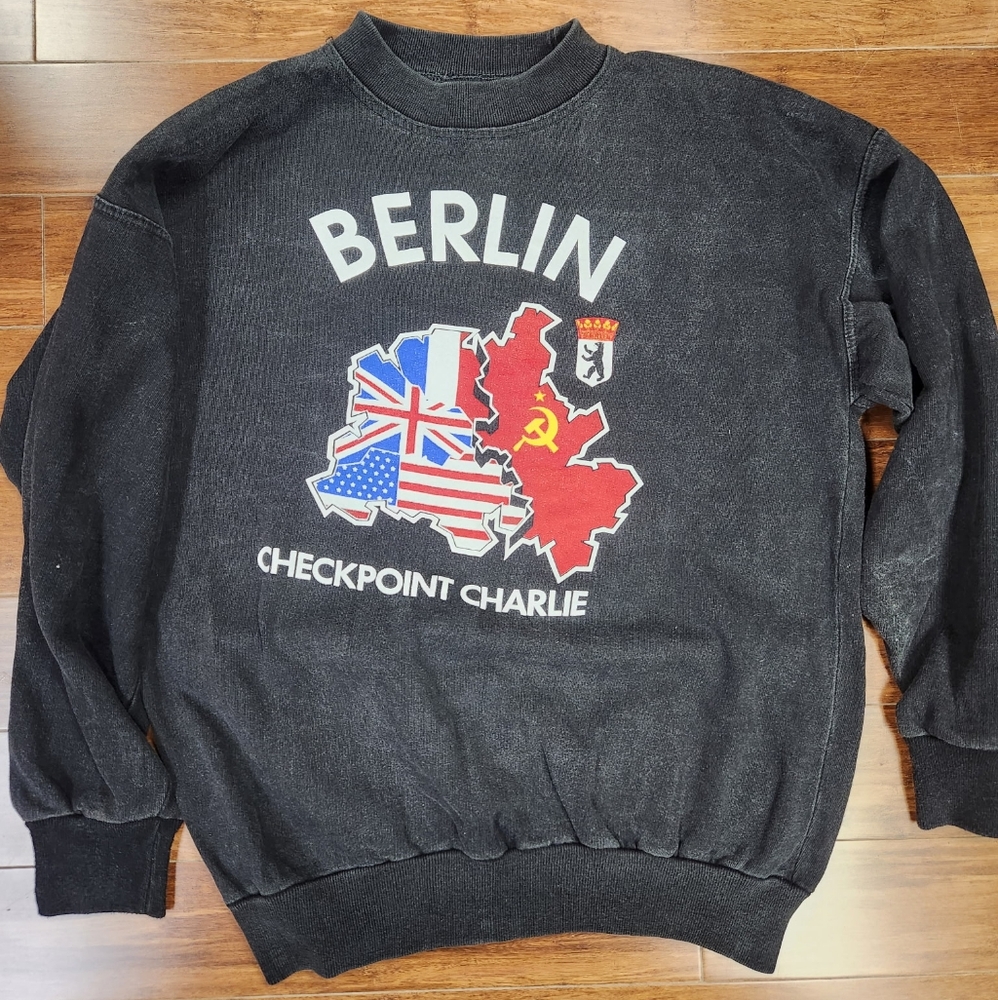 Vintage Berlin Wall Germany American Sector Checkpoint Charlie Crewneck Large